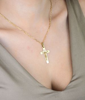 Złota zawieszka krzyżyk z Jezusem wykonana ze złota 585, waga 2,28 g, długość 44 mm. Idealny prezent religijny – chrzest, komunia, bierzmowanie (5).JPG